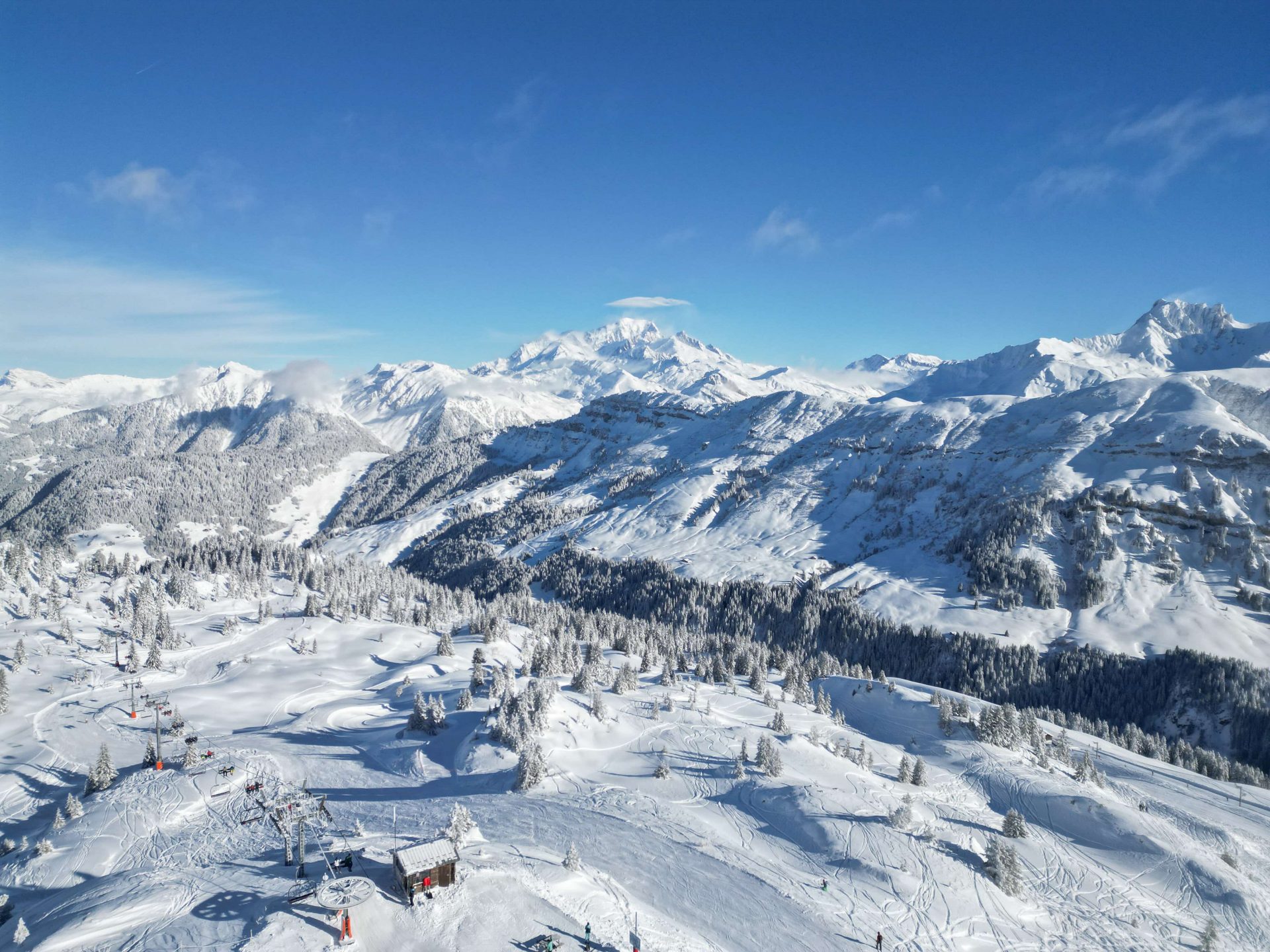 Arêches-Beaufort in winter — ski slopes and alpine peaks